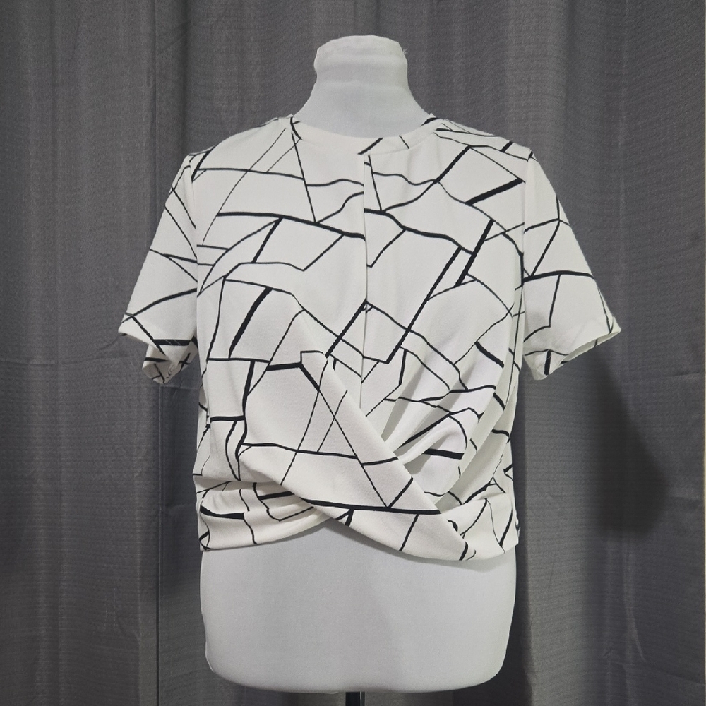 SHEIN Geometric Black and White Blouse